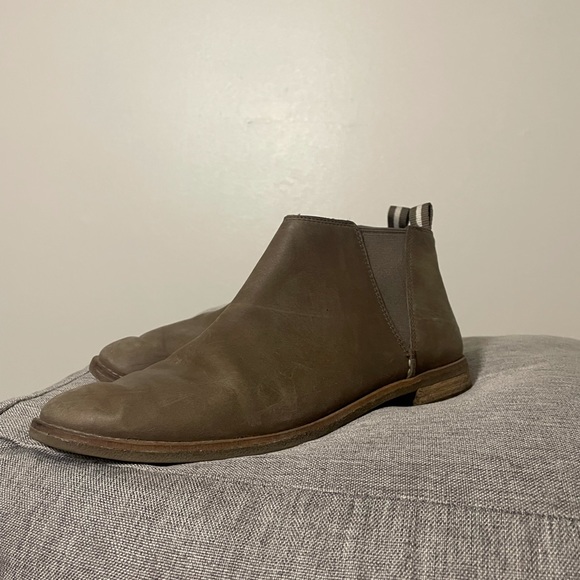 Sperry tan low cut boots - Picture 3 of 3
